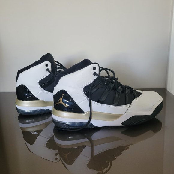 Air Jordan Max Aura white black gold big boys size 8.5 - Picture 4 of 16